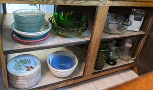 lot 612 image: Plates, Bowls and Pitchers See photos