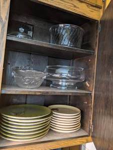 lot 614 image: Tracy Porter Olivewood Plates, Glass Bowls, Candy Dish