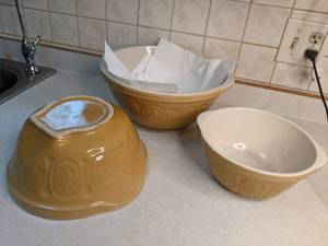 lot 623 image: At Home America Heirloom Pantry Set of (3) Mixing Bowls