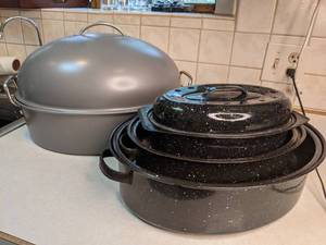 lot 626 image: Turkey Roaster and (3) Lidded Roasting Pans