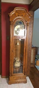 lot 5 image: Howard Miller Chiming Grandfather Clock