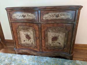 lot 16 image: Hooker Furniture Seven Seas French Style Sideboard