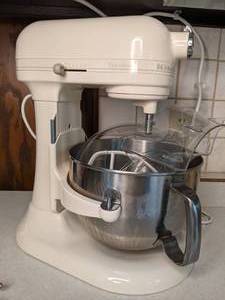 lot 7 image: KitchenAid Epicurean Stand Mixer