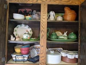 lot 606 image: Easter & Decorative Dishes and Rabbit Knick Knacks