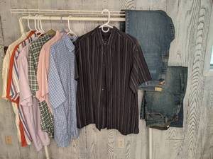 lot 486 image: Mens Clothing Short Sleeve Button Ups (Large) and Jeans