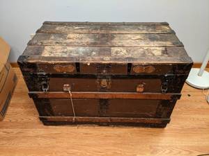 lot 727 image: Weathered Antique Steamer Trunk