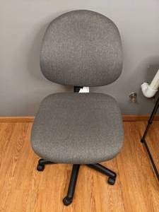 lot 729 image: Rolling Office Chair