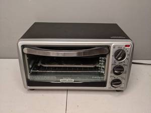 lot 731 image: Black & Decker Toaster Oven