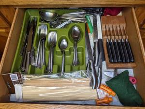 lot 717 image: Contents of Drawer Silverware & Miscellany