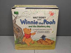 lot 347 image: (16) Vintage Kids Albums Winnie the Pooh, Annie, Bugs Bunny, Cinderella, etc.