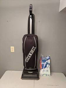 lot 700 image: Oreck X-Tended Life Commercial Upright Vacuum with Filter Bags