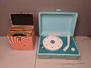 lot 701 image: Vintage GE Portable Record Player & Storage Case Filled with Childrens 45 Records
