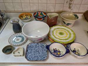 lot 629 image: Talavera Pottery, Milk Glass Cake Stand, Misc. Decorative Servingware