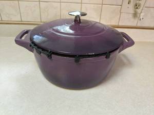 lot 630 image: Purple Enameled Dutch Oven