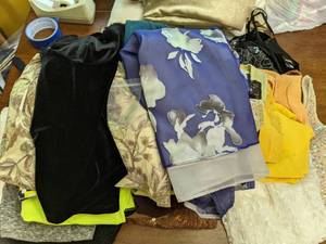 lot 634 image: Lot of Classy Clothing Womens Small