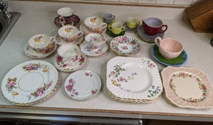lot 628 image: Tea Cups, Saucesr & Plates