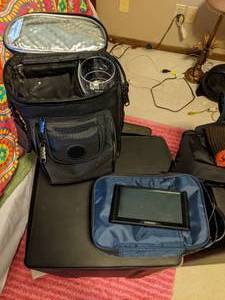 lot 581 image: Insulated Lunch Bag and Garmin GPS