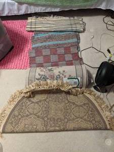 lot 588 image: (6) Small Accent Rugs