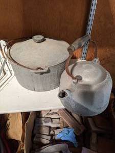 lot 81 image: Vintage Cauldron and Kettle