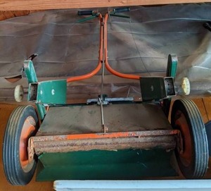 lot 95 image: Vintage Scotts Metal Drop Spreader (Missing Bucket)
