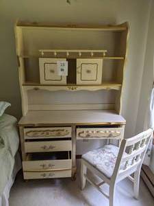 lot 15 image: Vintage French Provincial Bedroom Set See photos