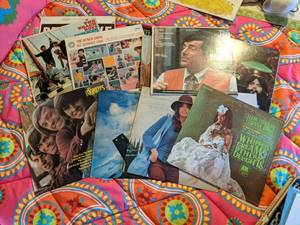 lot 567 image: Lot of (20) Vintage Albums The Beach Boys, Carly Simon, Seals & Crofts, etc.