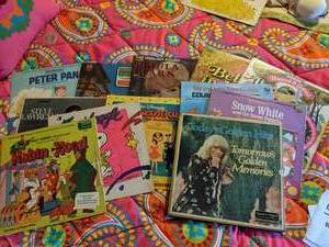 lot 570 image: Lot of (13) Vintage Albums Mostly Childrens Titles