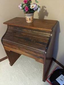 lot 573 image: Petite Roll Top Desk