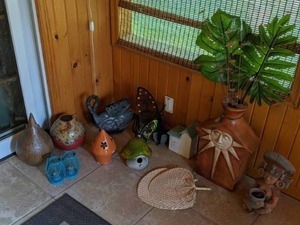 lot 557 image: Garden Statues, Vases, Birdhouses, Candle Holders, etc.