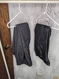 lot 525 image: (2) Pairs of Womens Ski Pants