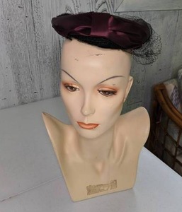 lot 526 image: Vintage Formal Hat with Fur and Lace
