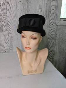 lot 530 image: Vintage Mohair Mahara Hat