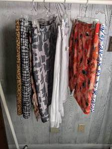 lot 537 image: (8) Colorful Skirts Size Small
