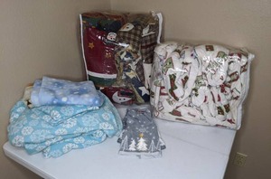lot 667 image: Lot of WinterChristmas Bedding and Towels