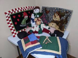 lot 668 image: Winter Decor Stuffed Snowman, Welcome Rugs, Quilt, etc.