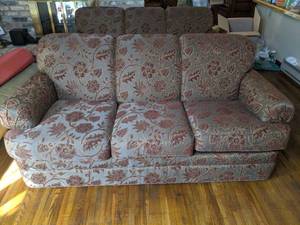 lot 672 image: Chic Sofa with Stylized Floral Upholstery (2 of 2)