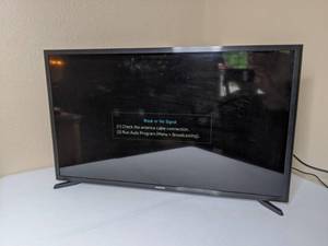 lot 675 image: 32 Samsung Flat Screen TV with Remote