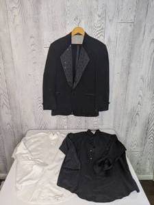 lot 544 image: Mens Raffinati Tuxedo and (2) Shirts