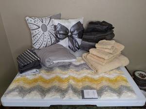 lot 549 image: Bedding, Throw Pillows, New Bathroom Rug, Towels