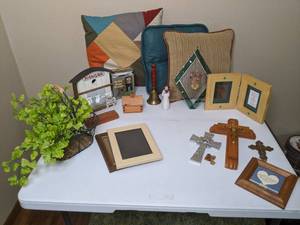 lot 655 image: Decor Hodge Podge Wind Chimes, Bird House, Throw Pillows, etc.