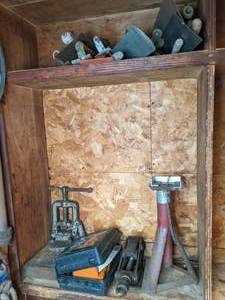 lot 766 image: Bench Yoke Vise, Jacks, Drywall Trowels