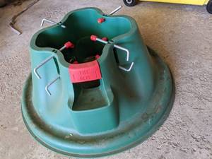 lot 770 image: Plastic Christmas Tree Stand