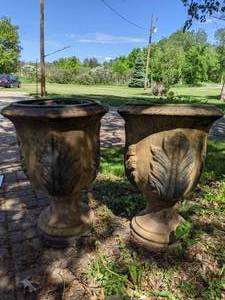 lot 771 image: (2) Heavy Urn Outdoor Planters