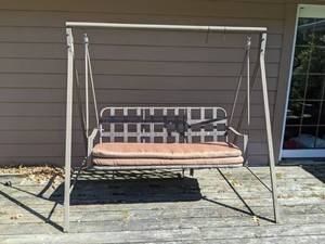 lot 778 image: Outdoor Patio Metal Bench Swing with Cushions