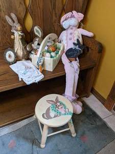 lot 691 image: A Bevy of Bunny Decor