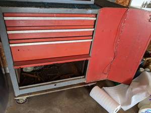 lot 747 image: Large Rolling Tool Chest with Contents
