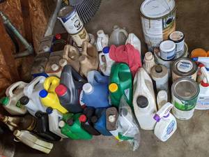 lot 748 image: Large Lot of Household Cleaners and Garage Items Paint, Stain, Oil, etc.