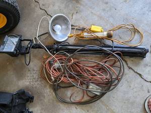 lot 759 image: Work Lights and Extension Cords