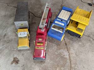 lot 734 image: (4) Toy Trucks Tonka, Nylint, Others
