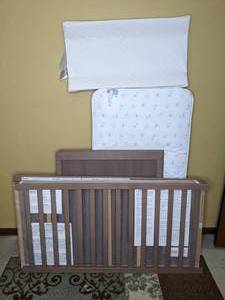 lot 833 image: Crib with Mattress and Pad